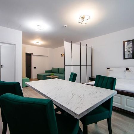 Апартаменты L&V Family Studio Синая Экстерьер фото